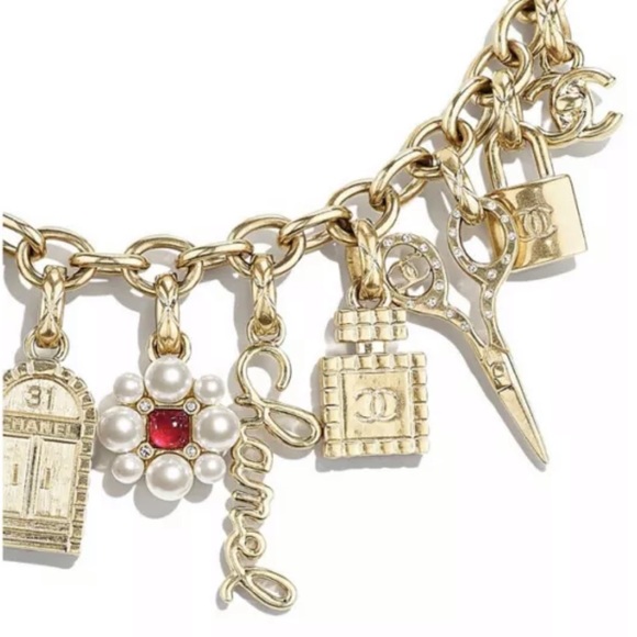 CHANEL 21P Carnival Clustered Charm Story Necklace Pearl CC Gold tone - Picture 3 of 14